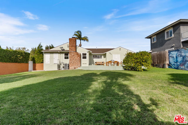4180 Mount Vernon Drive, View Park CA: https://media.crmls.org/mediaz/fa1d2bba-8981-4003-877e-918d16b5a774.jpg
