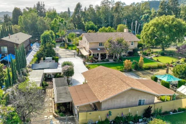 3097 Hidden Creek, Escondido CA: https://media.crmls.org/mediaz/fa1d5cd0-fc8b-432b-b32d-588b4b792091.jpg