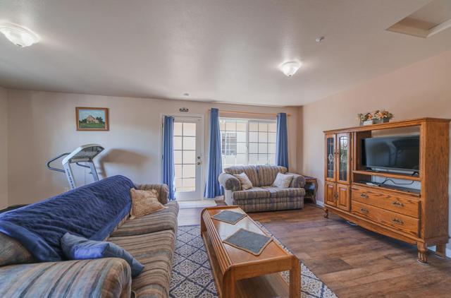 8631 Woodland Heights Court, Salinas CA: https://media.crmls.org/mediaz/fa1e081e-c54e-4fae-8cb2-68624e671ae2.jpg