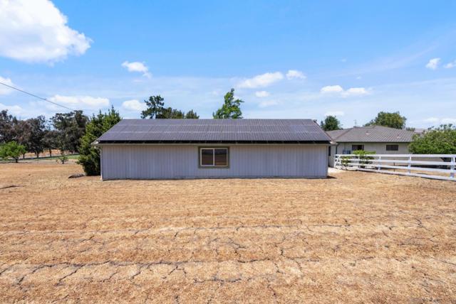 307 Mansfield Road, Hollister CA: https://media.crmls.org/mediaz/fa1e1b43-340b-433a-ae23-9e616b60c20b.jpg