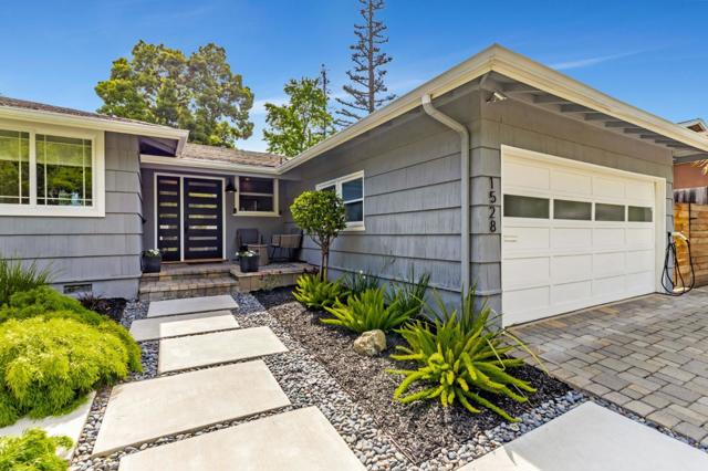 1528 Fernside Street, Redwood City CA: https://media.crmls.org/mediaz/fa1e8890-2133-4eb5-91b0-ef4dccf7e1ae.jpg