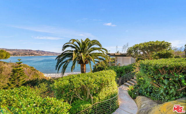 28808 Cliffside Drive, Malibu CA: https://media.crmls.org/mediaz/fa1ed39e-fec2-4992-84d1-8c5846d07b71.jpg