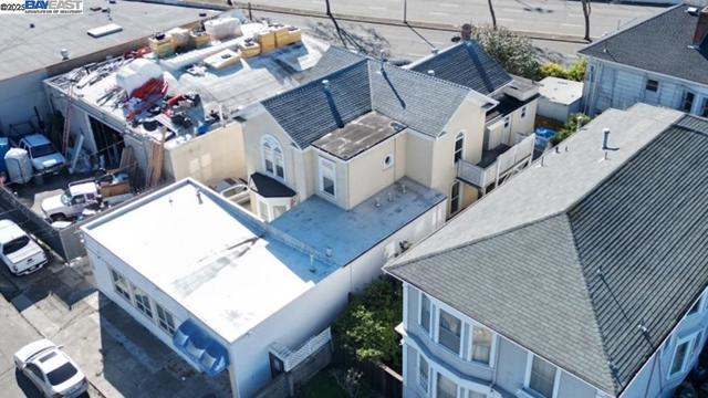 1011 E 11Th St, Oakland CA: https://media.crmls.org/mediaz/fa1f7b5b-d4f7-4471-b5da-5adf6d0ceccf.jpg
