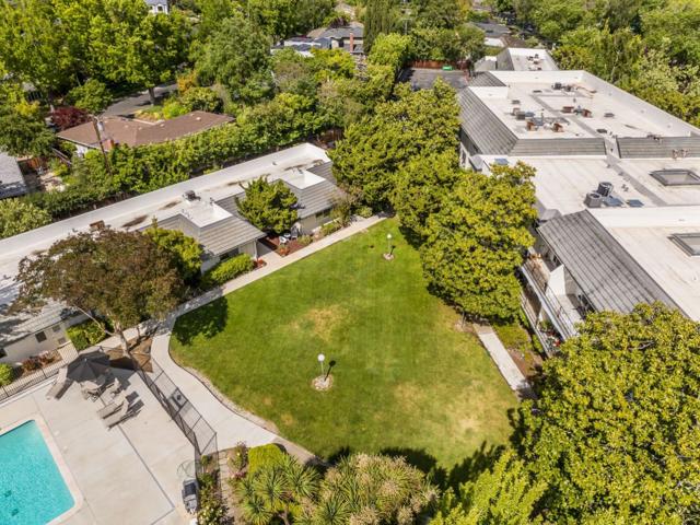 21 Willow Road, Menlo Park CA: https://media.crmls.org/mediaz/fa1fbbde-dd1f-4ec9-a34b-f23555e392b6.jpg