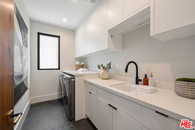 4299 Elmer Avenue, Studio City CA: https://media.crmls.org/mediaz/fa200f3e-951b-4e76-b6ec-9a2075f29261.jpg