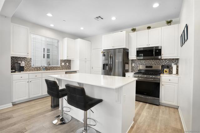 1716 Moon Orchid Ave, Chula Vista CA: https://media.crmls.org/mediaz/fa201ab8-faf2-42c7-a3a4-7d3031abed97.jpg