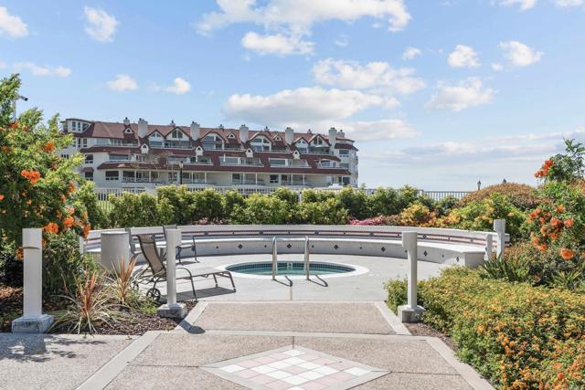1101 1st Street, Coronado CA: https://media.crmls.org/mediaz/fa20e763-2ec9-4c62-b408-5aa0092159e9.jpg