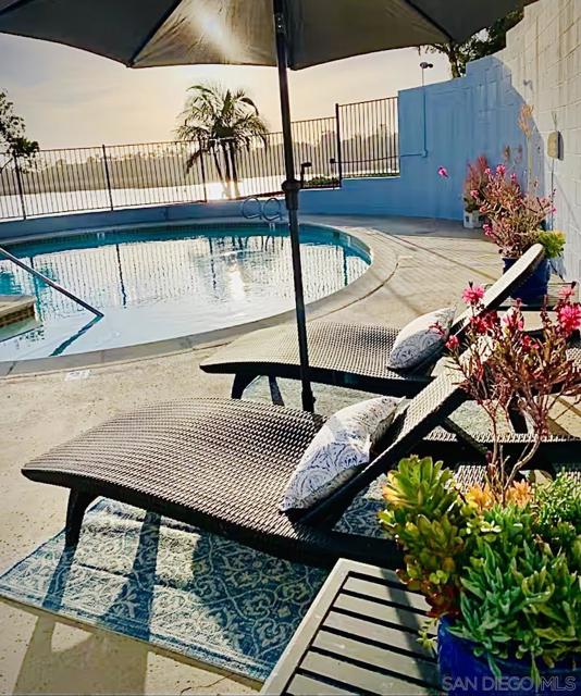 2399 Jefferson St, Carlsbad CA: https://media.crmls.org/mediaz/fa2160b9-540b-43e1-b284-5c8790541a5c.jpg