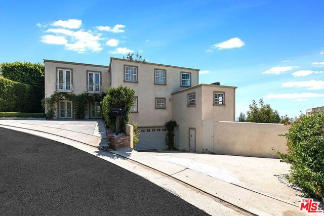 1344 Belfast Drive, Los Angeles CA: https://media.crmls.org/mediaz/fa21965c-8745-4b6d-a29b-1aef5a37d92c.jpg