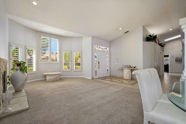 Image 9 of 50 For 370 Links Drive