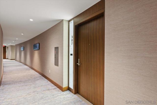 888 W E Street, San Diego CA: https://media.crmls.org/mediaz/fa21c05a-b8ec-46c8-9608-e6ed7d28ef04.jpg