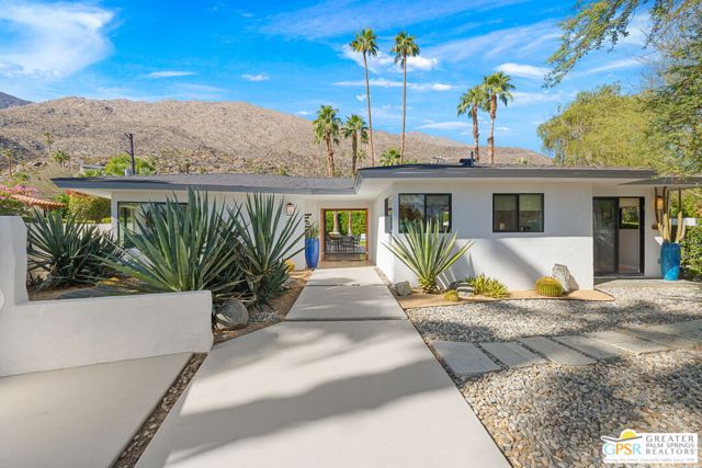 290 W Lilliana Drive, Palm Springs CA: https://media.crmls.org/mediaz/fa237f31-238c-4f5d-a9a0-c18617625822.jpg