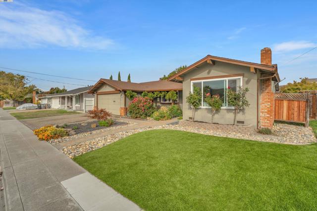 7347 Ione Ct, Dublin CA: https://media.crmls.org/mediaz/fa23a5d5-cd4d-4d47-b184-61d9515f53d3.jpg