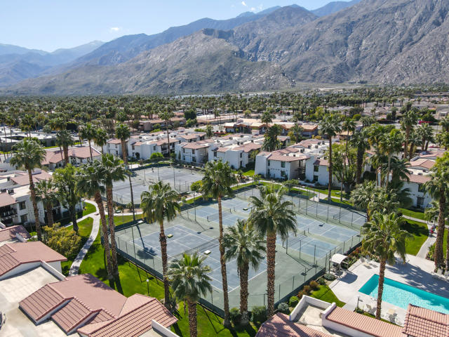 1050 E Ramon Road, Palm Springs CA: https://media.crmls.org/mediaz/fa23de28-3fe9-4db9-a3c8-ec9d7d3b9e7f.jpg