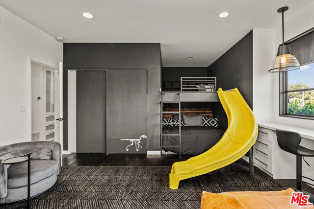 3159 Thatcher Avenue, Marina del Rey CA: https://media.crmls.org/mediaz/fa246f72-d08d-42f1-a514-5270e268e78d.jpg