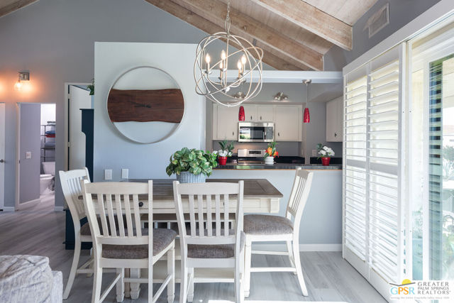 422 Forest Hills Drive, Rancho Mirage CA: https://media.crmls.org/mediaz/fa249523-d027-4e42-8b6f-f37227eca1a1.jpg