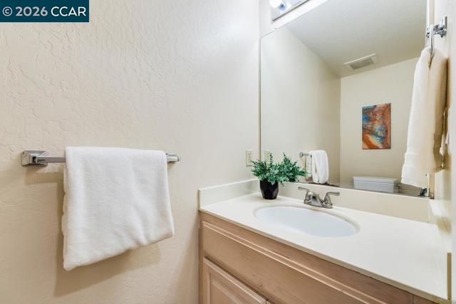 231 Sunspring Ct, Pleasant Hill CA: https://media.crmls.org/mediaz/fa250802-2229-4425-b1b8-5ec29b7ce50a.jpg