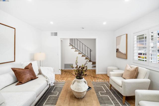 7299 Elba Ct, Dublin CA: https://media.crmls.org/mediaz/fa25a9bc-4556-4dbb-af25-641103fb1adf.jpg