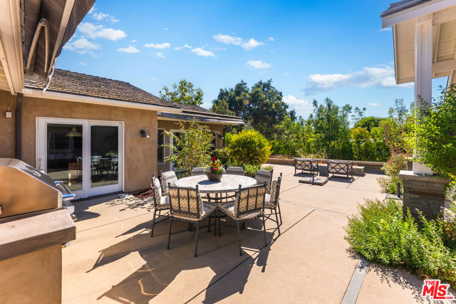 1009 Jeannette Avenue, Thousand Oaks CA: https://media.crmls.org/mediaz/fa25cc56-4c4b-4094-b9d4-40098270d9e9.jpg