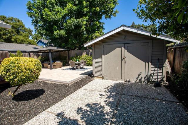 524 8th Avenue, Menlo Park CA: https://media.crmls.org/mediaz/fa2636f8-deae-4987-95df-11305e6c36c9.jpg
