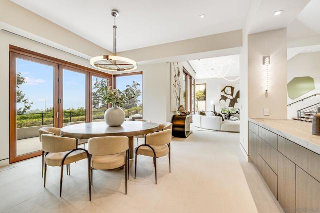 8070 La Jolla Scenic Dr N, La Jolla CA: https://media.crmls.org/mediaz/fa2666c6-f85b-49e9-80d6-bbd26c3318fe.jpg