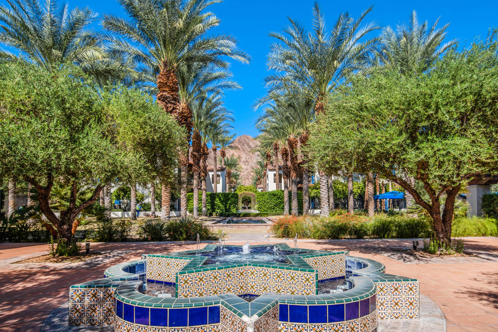 https://media.crmls.org/mediaz/fa26c0f9-54de-4170-9d5c-d31639ee4343.jpg?preset=X-Large