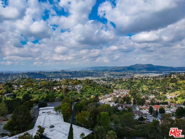 4022 San Rafael Avenue, Los Angeles CA: https://media.crmls.org/mediaz/fa26ca2f-7db2-41c0-b771-58baf0dbb442.jpg