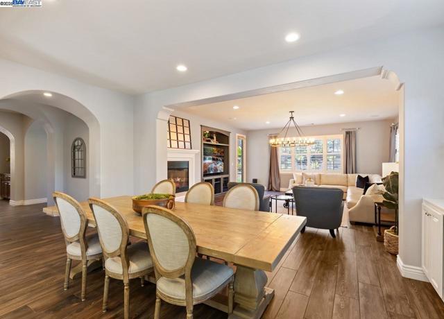 7563 Balmoral Way, San Ramon CA: https://media.crmls.org/mediaz/fa26d24e-6f13-4eb0-bb78-1801036044d6.jpg