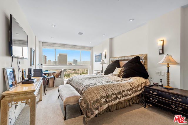 2222 Avenue Of The Stars, Los Angeles CA: https://media.crmls.org/mediaz/fa2804cb-e678-4770-b62b-4041876fe715.jpg