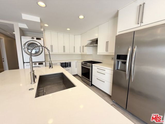 6955 Trolleyway, Playa del Rey CA: https://media.crmls.org/mediaz/fa288d82-9bbc-4769-b39a-7f7fda0a8c33.jpg