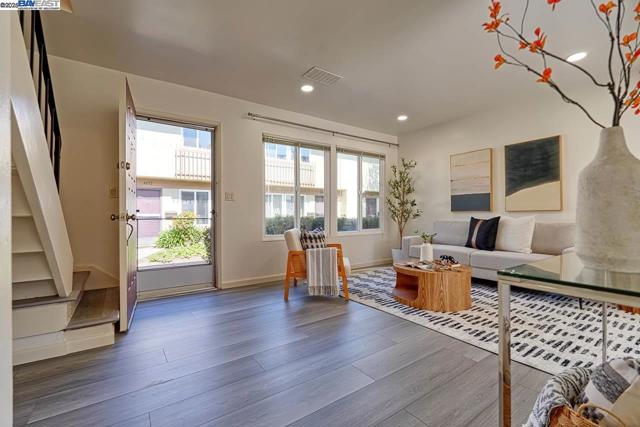 4654 Balboa Way, Fremont CA: https://media.crmls.org/mediaz/fa28c03e-b696-4188-bf4f-757dd3d1fa11.jpg