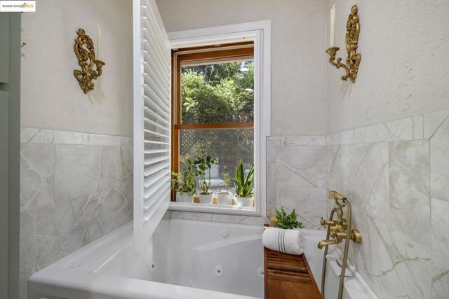 20581 Gerber Rd, Tuolumne CA: https://media.crmls.org/mediaz/fa2993c4-1610-4936-add1-0e98f4696aa5.jpg