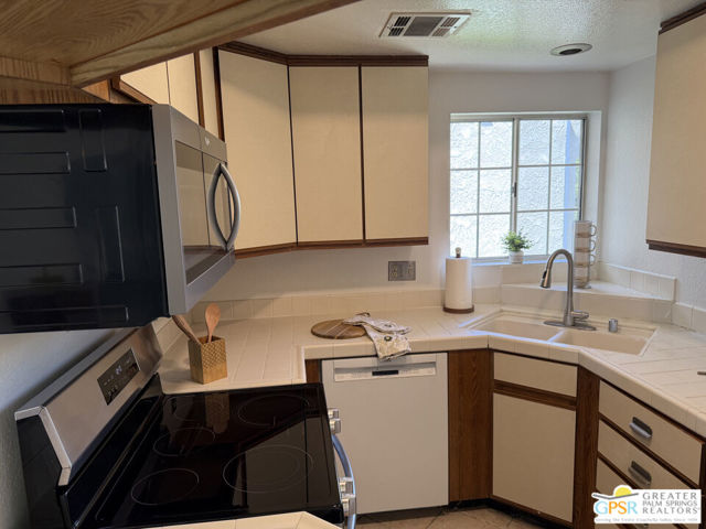 2700 Lawrence Crossley Road #55, Palm Springs, CA 92264