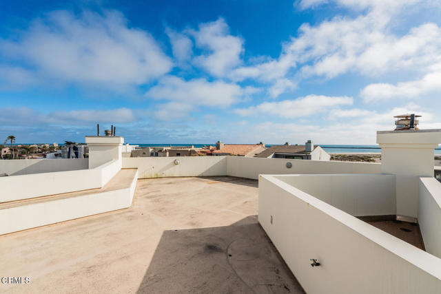 3300 Ocean Drive, Oxnard CA: https://media.crmls.org/mediaz/fa2a351c-f5d5-44e4-a5a6-e28c70b9eabf.jpg