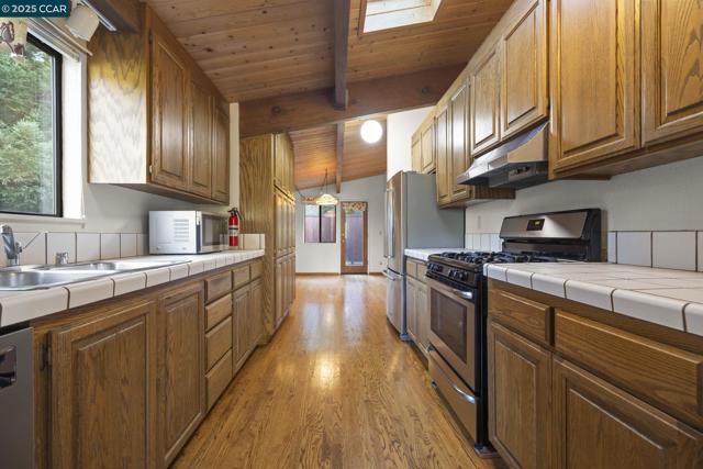 1383 Alvarado Rd, Berkeley CA: https://media.crmls.org/mediaz/fa2a36bb-1b4a-472b-aea4-685310fc8666.jpg