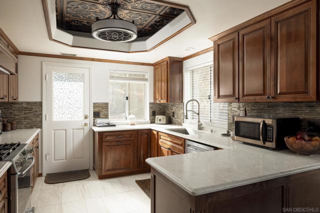 29531 Gordon Hill Road, Valley Center CA: https://media.crmls.org/mediaz/fa2ab258-0ccb-4e24-8afa-5281d3903197.jpg