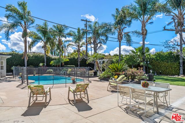 5159 Sophia Avenue, Encino CA: https://media.crmls.org/mediaz/fa2ad32d-5b4b-4536-93bb-310723ba0f9b.jpg