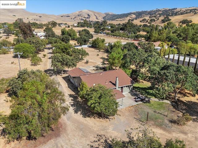 5665 Victoria LN, Livermore CA: https://media.crmls.org/mediaz/fa2aebb7-6b2d-4b0a-a21e-26aa7236ffc2.jpg