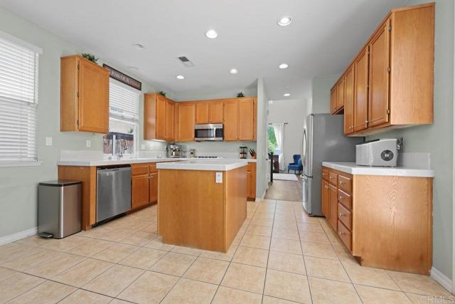 Detail Gallery Image 13 of 42 For 1546 Quiet Trail Dr, Chula Vista,  CA 91915 - 3 Beds | 2/1 Baths