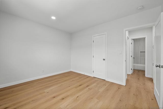 6979 81 Amherst, San Diego CA: https://media.crmls.org/mediaz/fa2b42db-ef87-46a6-ab56-035c2c2e8bea.jpg