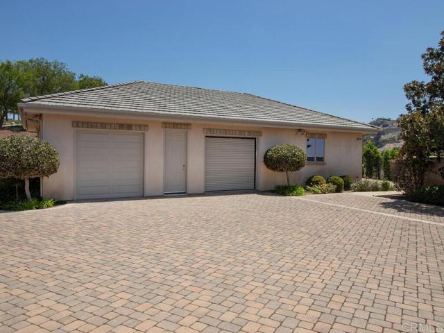 6095 Lake Vista Drive, Bonsall CA: https://media.crmls.org/mediaz/fa2b818b-bf34-48a0-923f-e5b00964f802.jpg