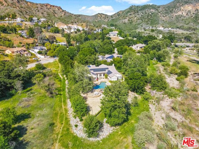 29734 Mulholland Highway, Agoura Hills CA: https://media.crmls.org/mediaz/fa2bcd46-171b-45be-b30a-a8133fa26909.jpg
