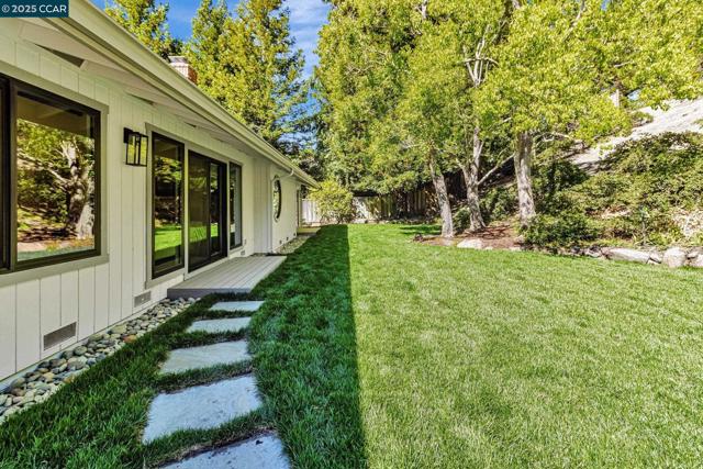 38 Sanders Ranch Rd, Moraga CA: https://media.crmls.org/mediaz/fa2c1dea-9729-48ed-b2b0-9869f3e853d8.jpg