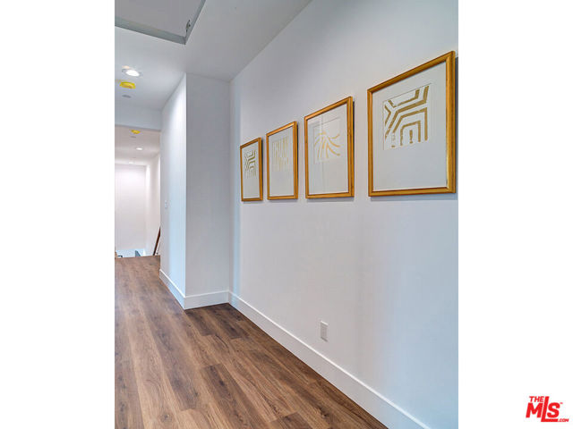 1278 Meadowbrook Avenue, Los Angeles CA: https://media.crmls.org/mediaz/fa2d19c1-6a4f-4bfd-8163-2e43928996ac.jpg