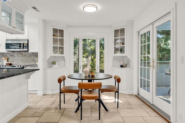 394 Camelback Rd, Pleasant Hill CA: https://media.crmls.org/mediaz/fa2d471d-b6c9-44db-b397-d277c2a7d89a.jpg