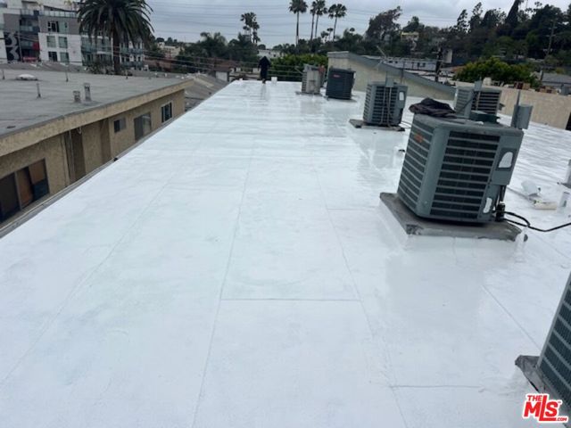 3321 Keystone Avenue, Los Angeles CA: https://media.crmls.org/mediaz/fa2daa04-8adc-4f42-ae39-7a197fda8e89.jpg