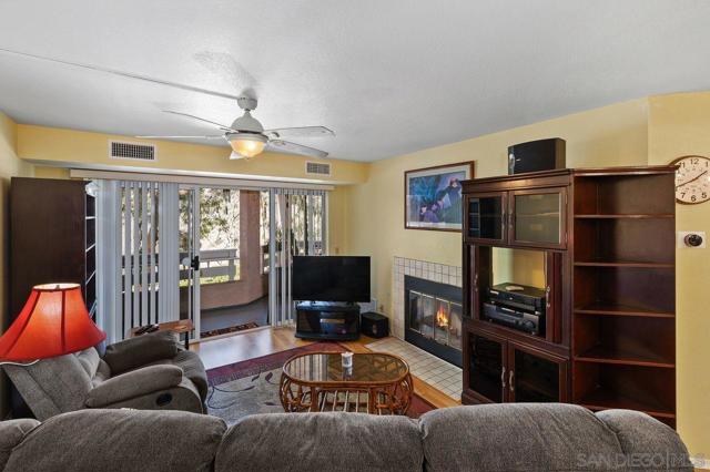 7263 Camino Degrazia, San Diego CA: https://media.crmls.org/mediaz/fa2df417-0866-49dd-ab8c-7ebc7ec0c109.jpg