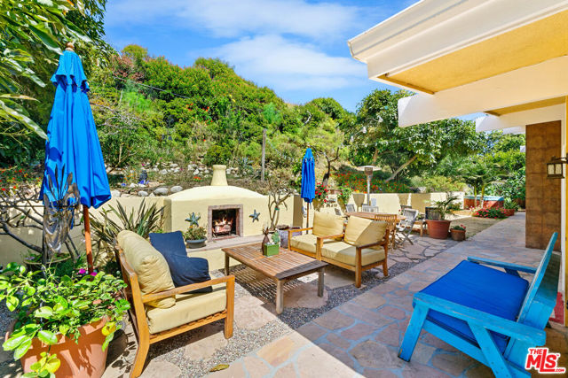 6308 Paseo Canyon Drive, Malibu CA: https://media.crmls.org/mediaz/fa2df483-373b-46f5-a66c-fe3f784baff5.jpg