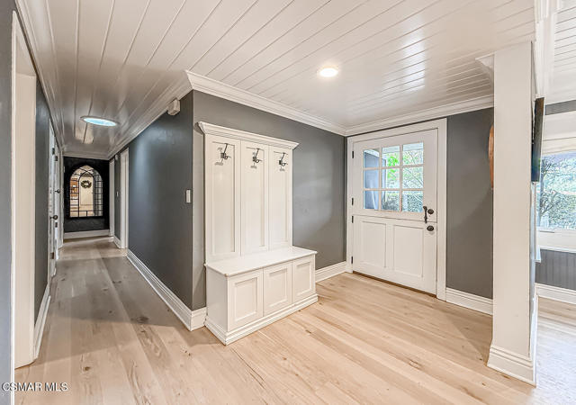 1888 El Monte Drive, Thousand Oaks CA: https://media.crmls.org/mediaz/fa2e9f15-fbb6-49df-9ec6-52e7e2ef7220.jpg