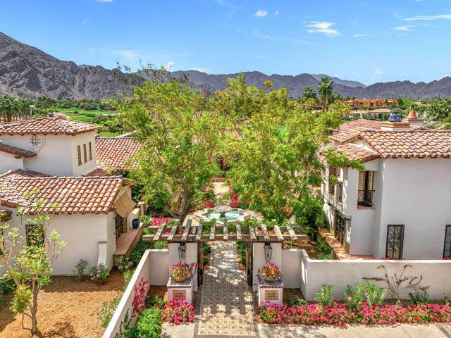 52345 Via Castile, La Quinta CA: https://media.crmls.org/mediaz/fa2ee504-adaf-45fb-be08-de814651344a.jpg